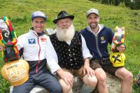 Stefan Kraft mit Bartweltmeister Fritz Sendlhofer und Andreas Prommegger(c) SalzburgerLand Tourismus Neumayr