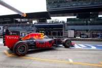 F1 GP AUT 2016 Pitlane (c) GEPA Pictures Red Bull Content Pool.jpg