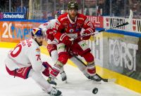 Benjamin Nissner (EC RBS) und Cole Hults (Bozen) (c) GEPA pictures Gallina